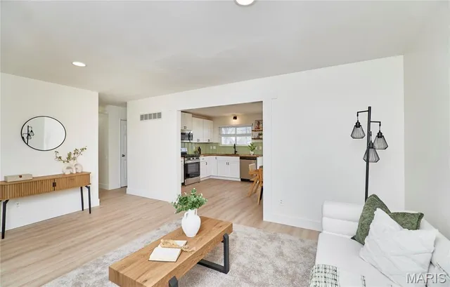 $227,500 | 1910 Flamingo Drive, Florissant, MO 63031