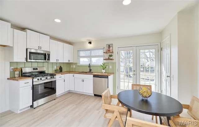 $227,500 | 1910 Flamingo Drive, Florissant, MO 63031