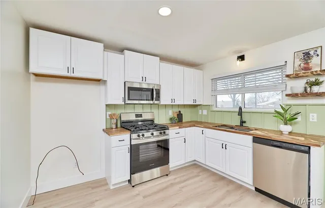 $227,500 | 1910 Flamingo Drive, Florissant, MO 63031