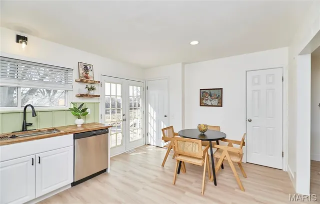 $227,500 | 1910 Flamingo Drive, Florissant, MO 63031