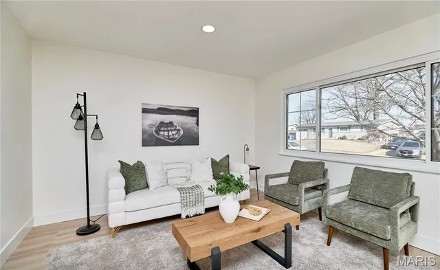 $227,500 | 1910 Flamingo Drive, Florissant, MO 63031