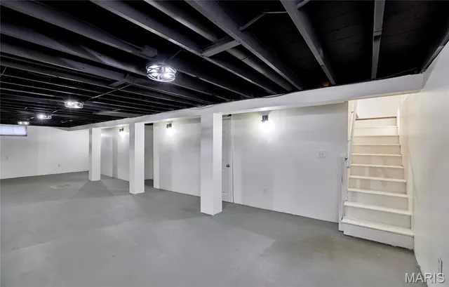 $227,500 | 1910 Flamingo Drive, Florissant, MO 63031