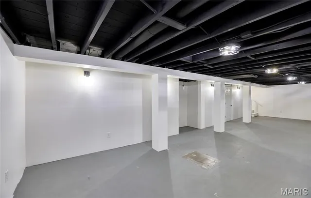 $227,500 | 1910 Flamingo Drive, Florissant, MO 63031