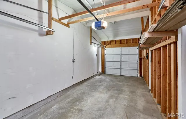 $227,500 | 1910 Flamingo Drive, Florissant, MO 63031