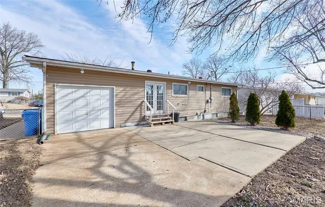 $227,500 | 1910 Flamingo Drive, Florissant, MO 63031
