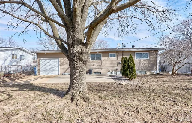 $227,500 | 1910 Flamingo Drive, Florissant, MO 63031