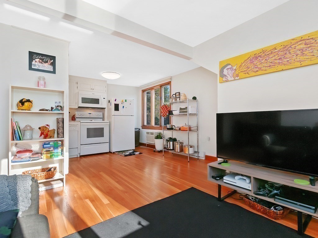 557 Dutton Road, Unit 6 Sudbury, MA 01776 - Photo 8 of 25 Gallery Image 8