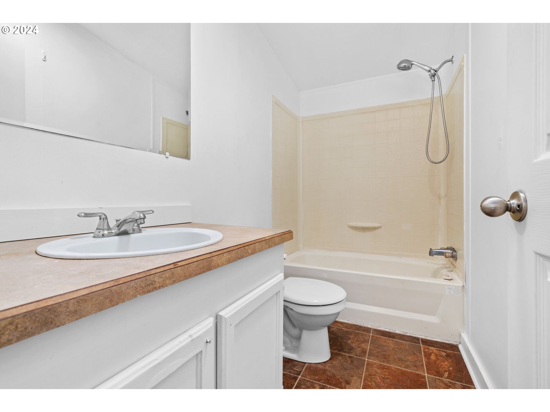92519 Goldson Road Cheshire, OR 97419 - Photo 11 of 40 Gallery Image 11