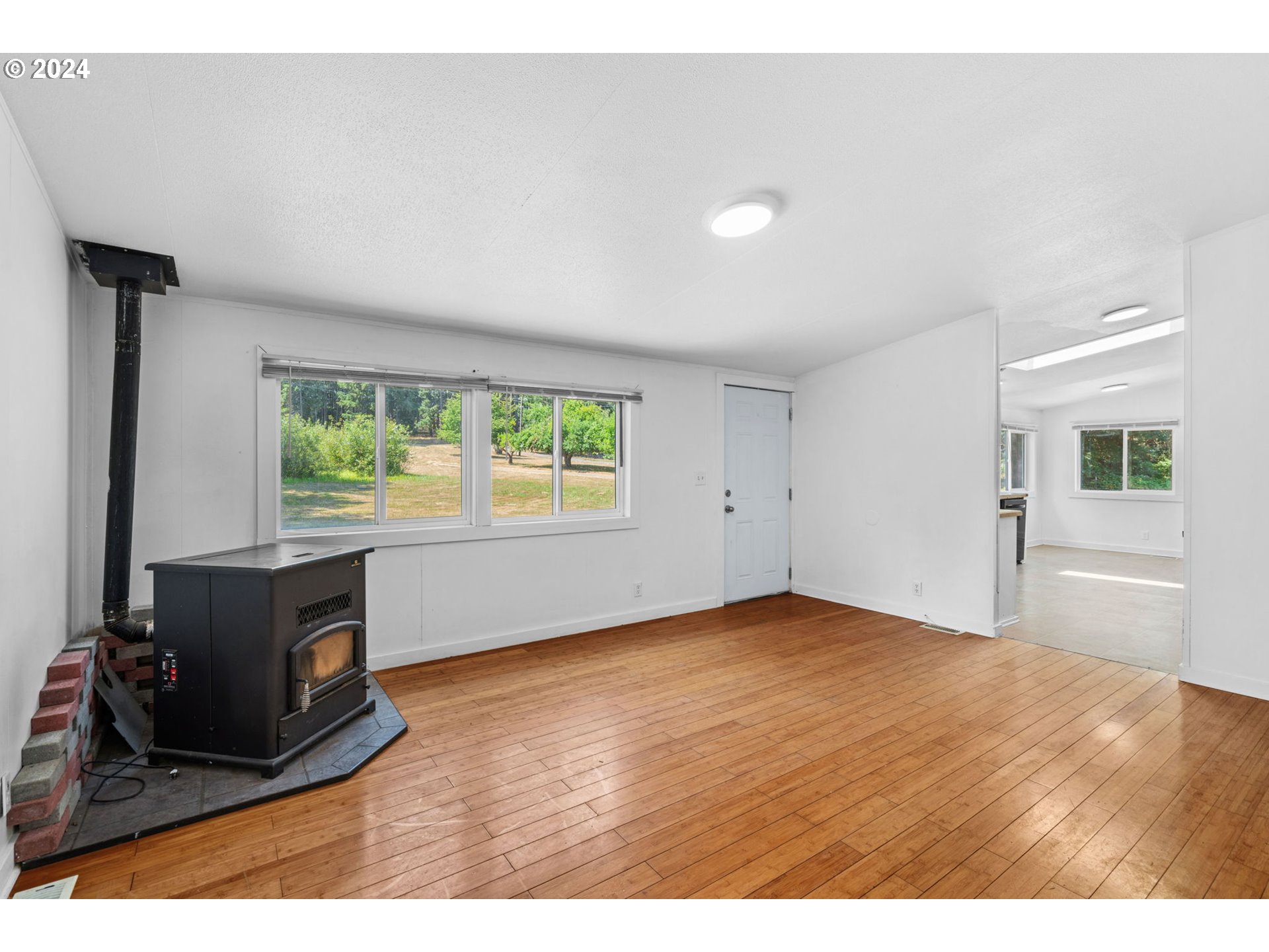 92519 Goldson Road Cheshire, OR 97419 - Photo 5 of 40 Gallery Image 5