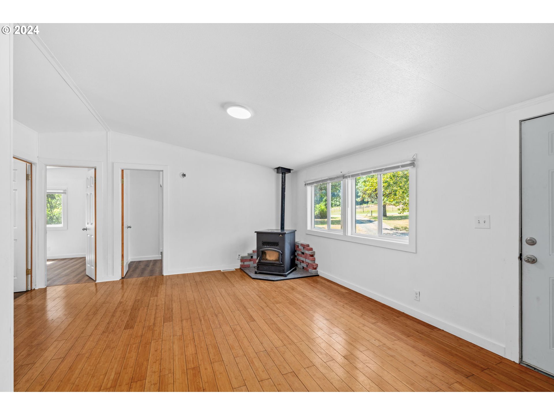 92519 Goldson Road Cheshire, OR 97419 - Photo 6 of 40 Gallery Image 6