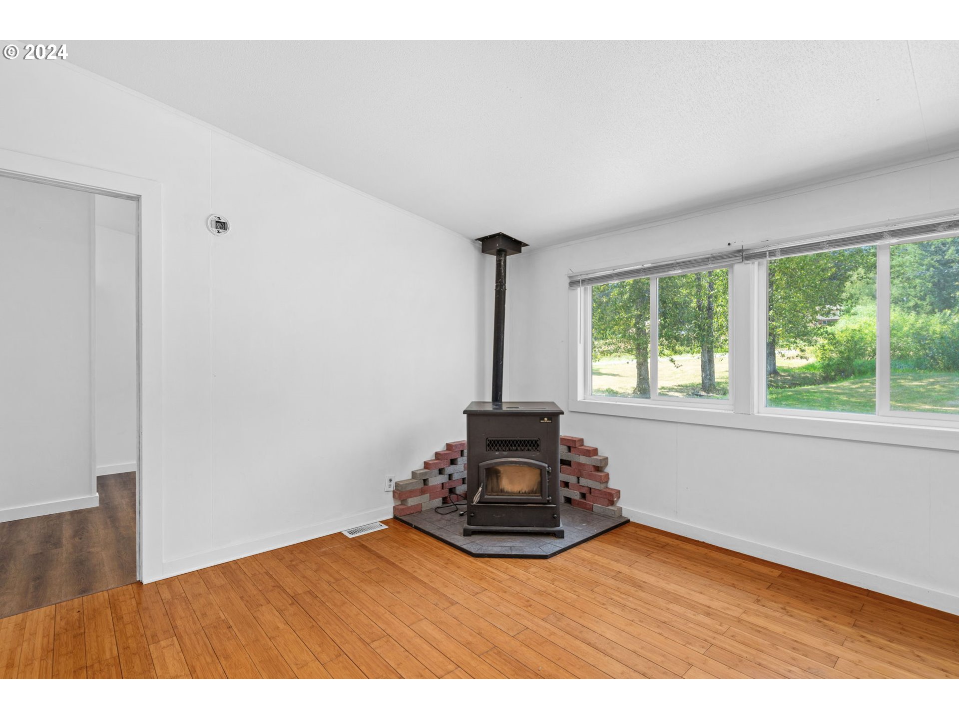 92519 Goldson Road Cheshire, OR 97419 - Photo 8 of 40 Gallery Image 8