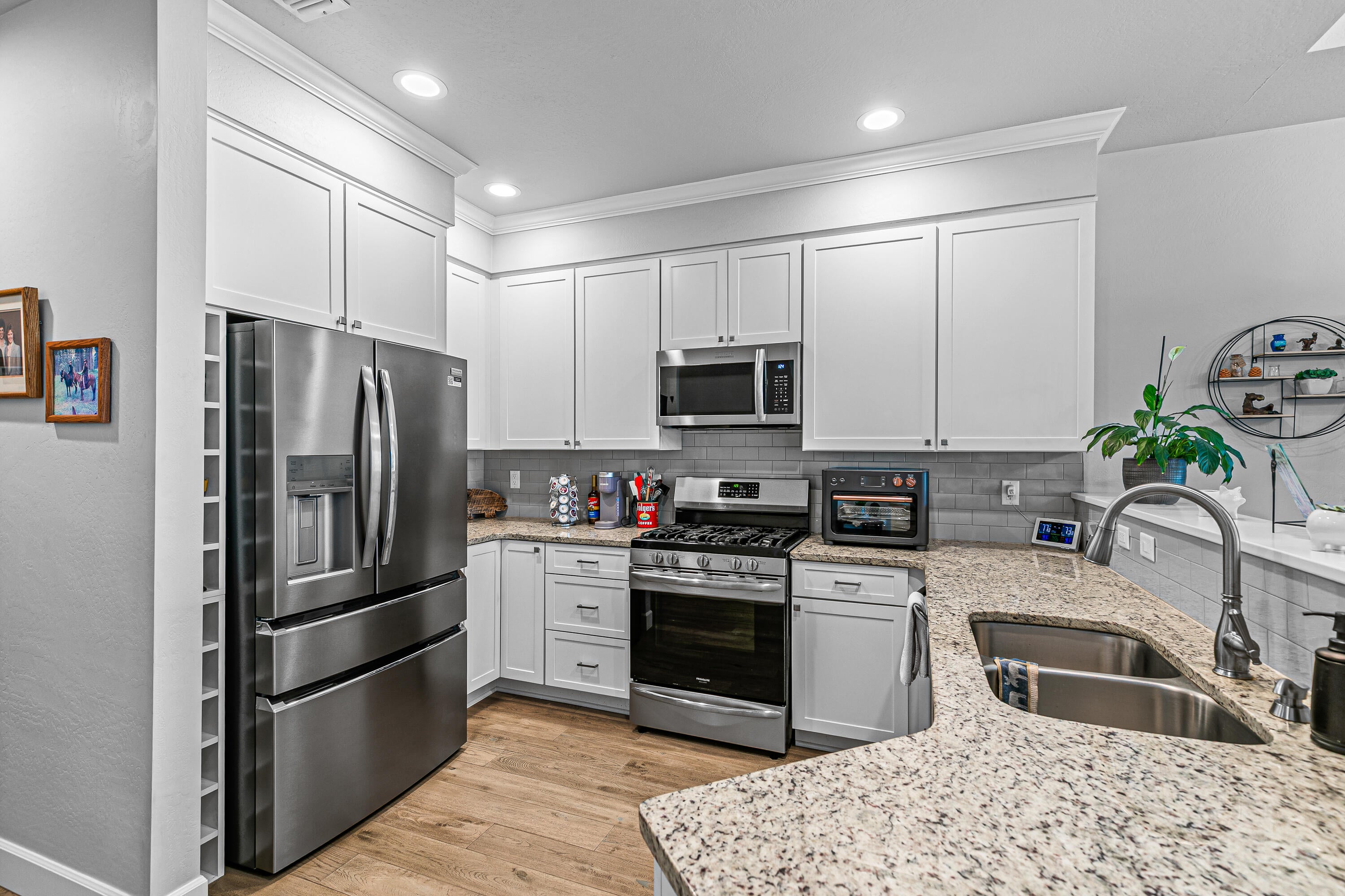 448 Cheney Loop Central Point, OR 97502 - Photo 15 of 24 9R9A9025