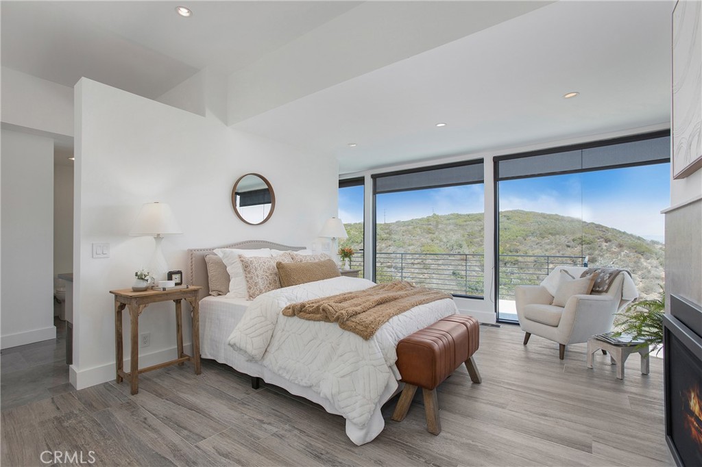 773 Barracuda Way Laguna Beach, CA 92651 - Photo 15 of 38 a bedroom with a bed and a large window