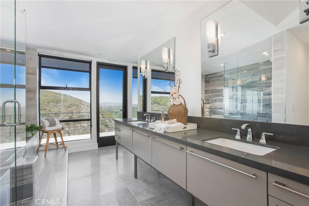 773 Barracuda Way Laguna Beach, CA 92651 - Photo 16 of 38 a view of bathroom with dual sinks