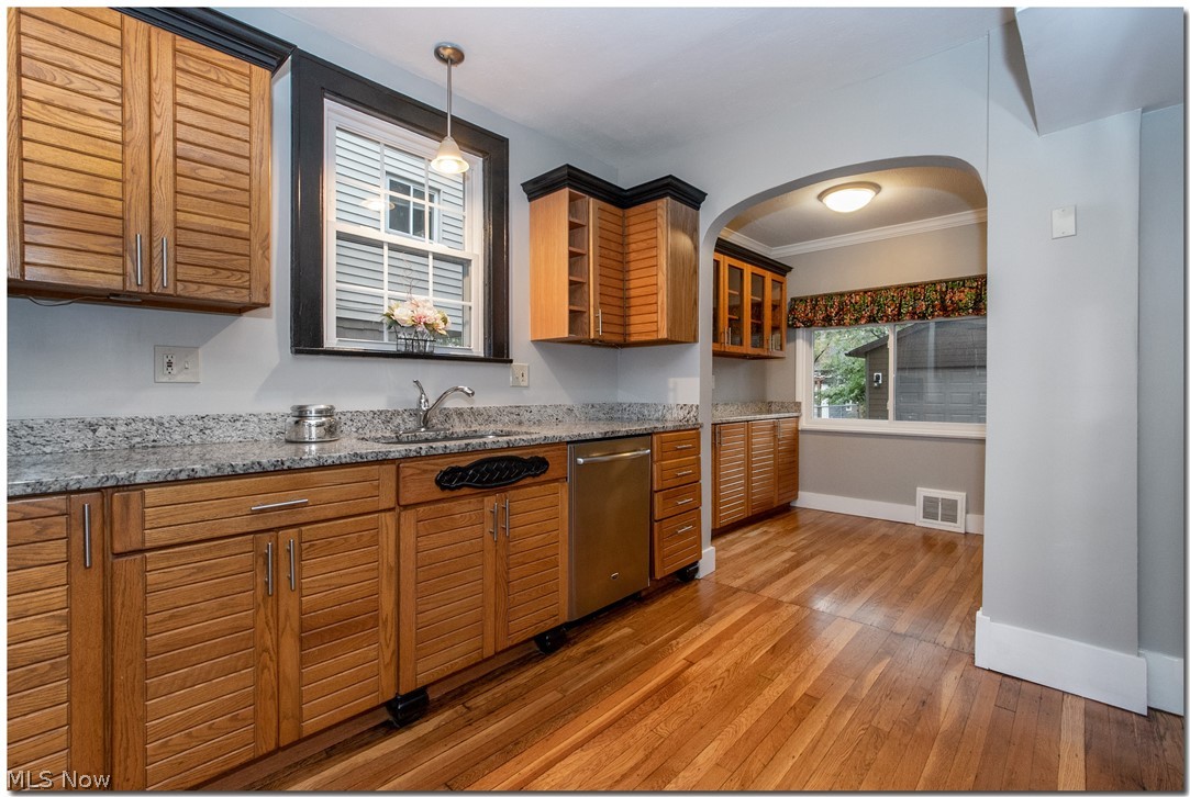 2389 Queenston Road Cleveland, OH 44118 - Photo 11 of 35 Gallery Image 11
