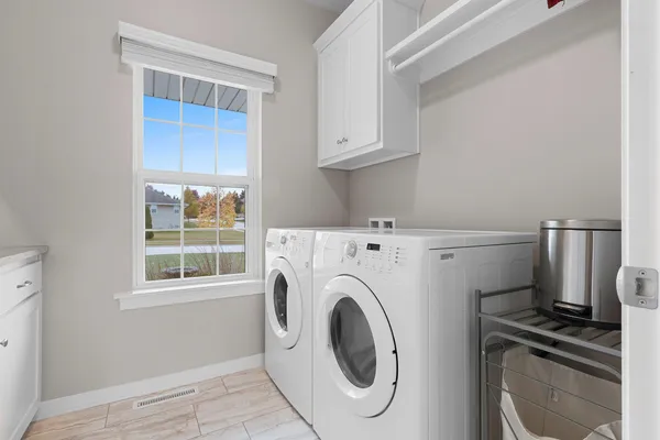 $639,900 | 3442 Leeds Castle Drive, Green Bay, WI 54313