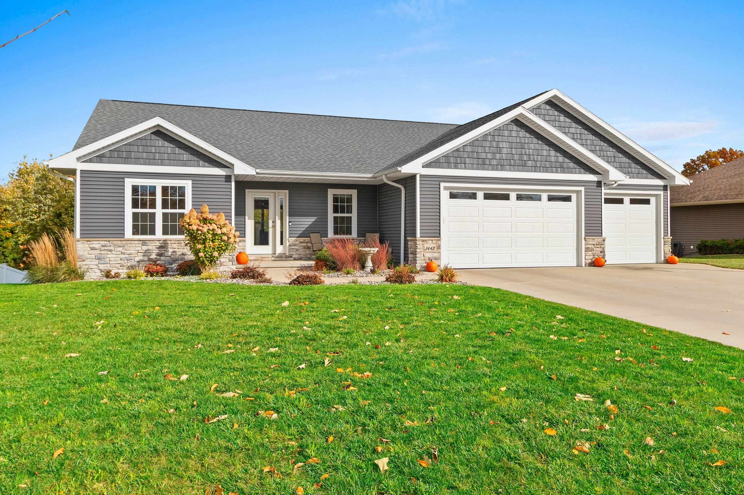 3442 Leeds Castle Drive Green Bay, WI 54313 - Photo 3 of 89
