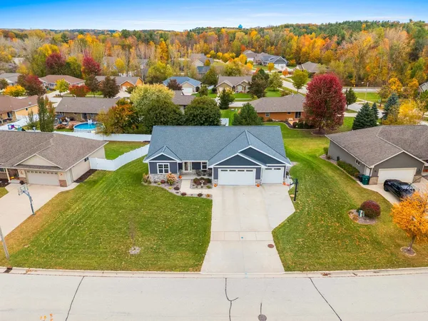 $639,900 | 3442 Leeds Castle Drive, Green Bay, WI 54313