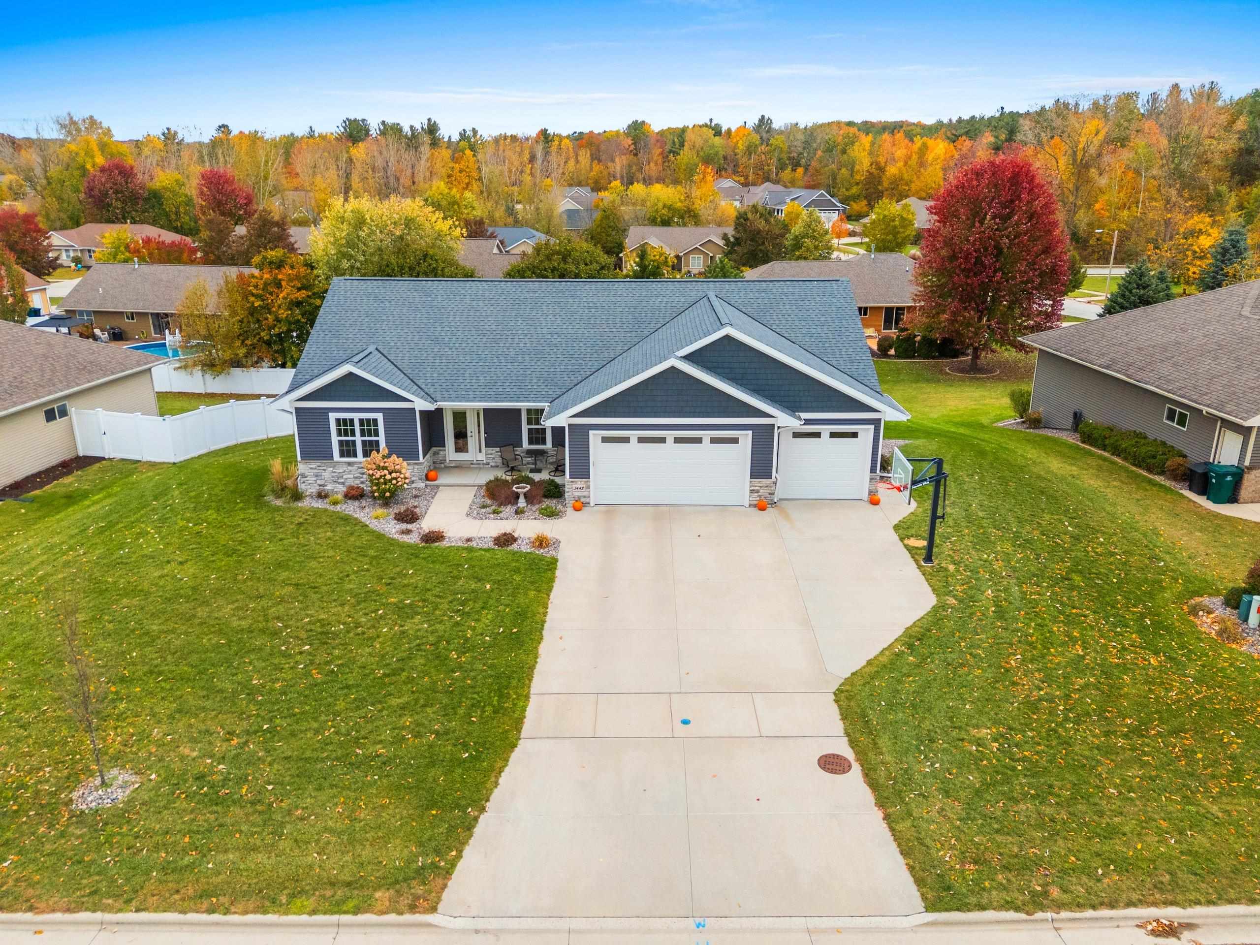 3442 Leeds Castle Drive Green Bay, WI 54313 - Photo 6 of 89