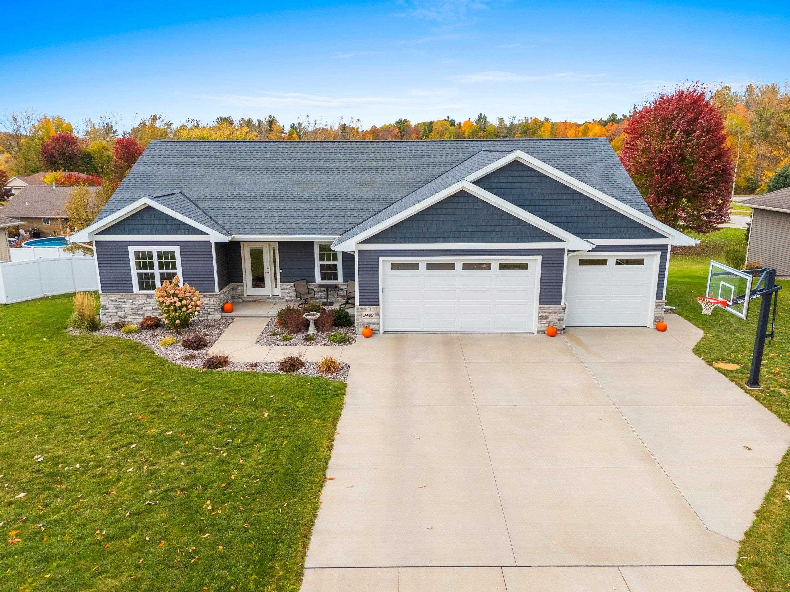 3442 Leeds Castle Drive Green Bay, WI 54313 - Photo 7 of 89