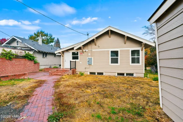 $379,000 | 2214 Summitview Avenue, Yakima, WA 98902