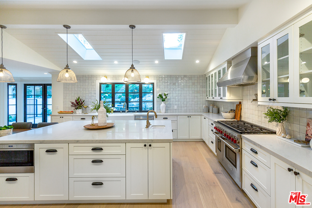 5403 Jed Smith Road Hidden Hills, CA 91302 - Photo 15 of 43