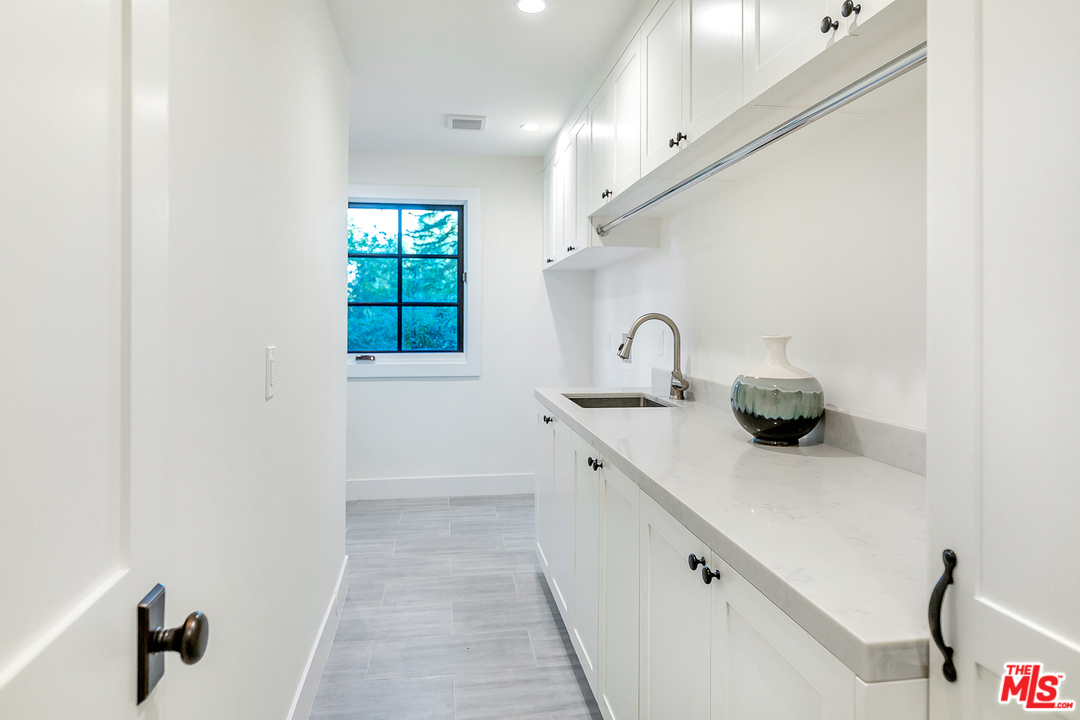 5403 Jed Smith Road Hidden Hills, CA 91302 - Photo 18 of 43