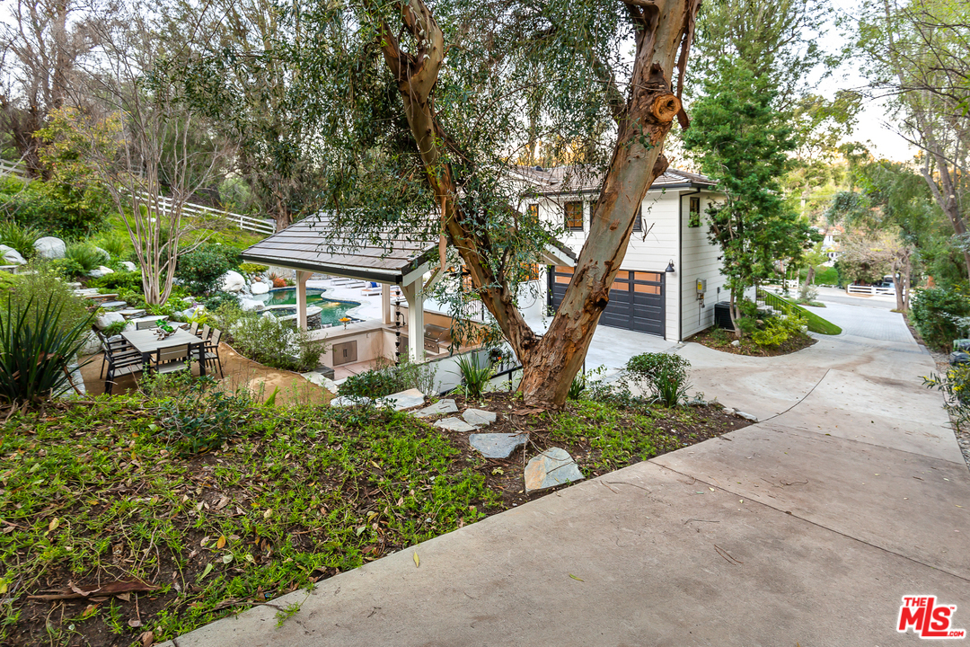 5403 Jed Smith Road Hidden Hills, CA 91302 - Photo 37 of 43