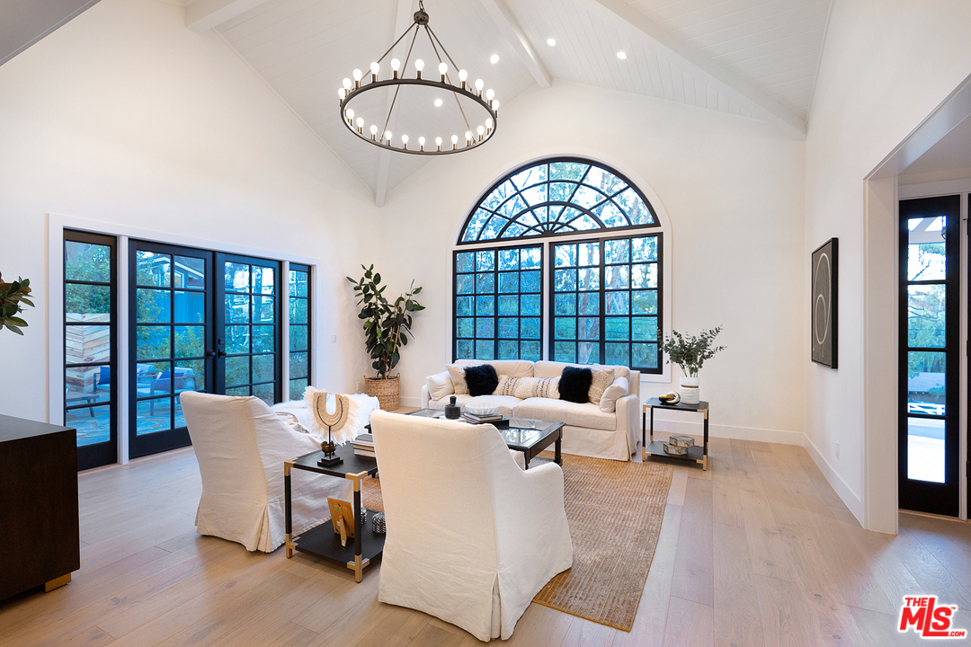 5403 Jed Smith Road Hidden Hills, CA 91302 - Photo 6 of 43