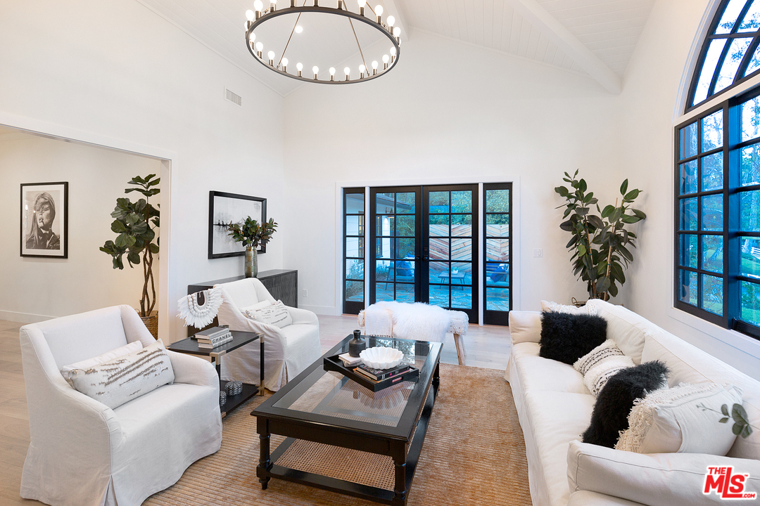 5403 Jed Smith Road Hidden Hills, CA 91302 - Photo 8 of 43