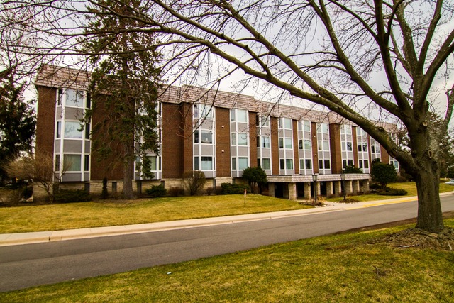 401 Ascot Drive, Unit 2K Park Ridge, IL 60068 - Photo 1 of 16