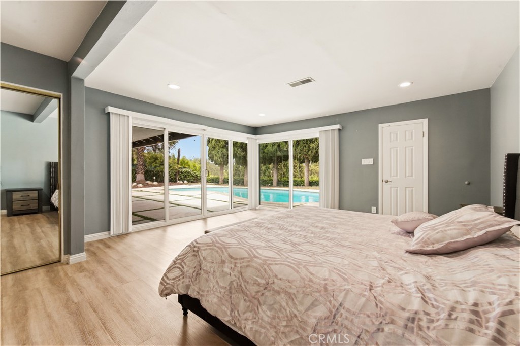 15701 Royal Ridge Road Sherman Oaks, CA 91403 - Photo 16 of 32 Gallery Image 16