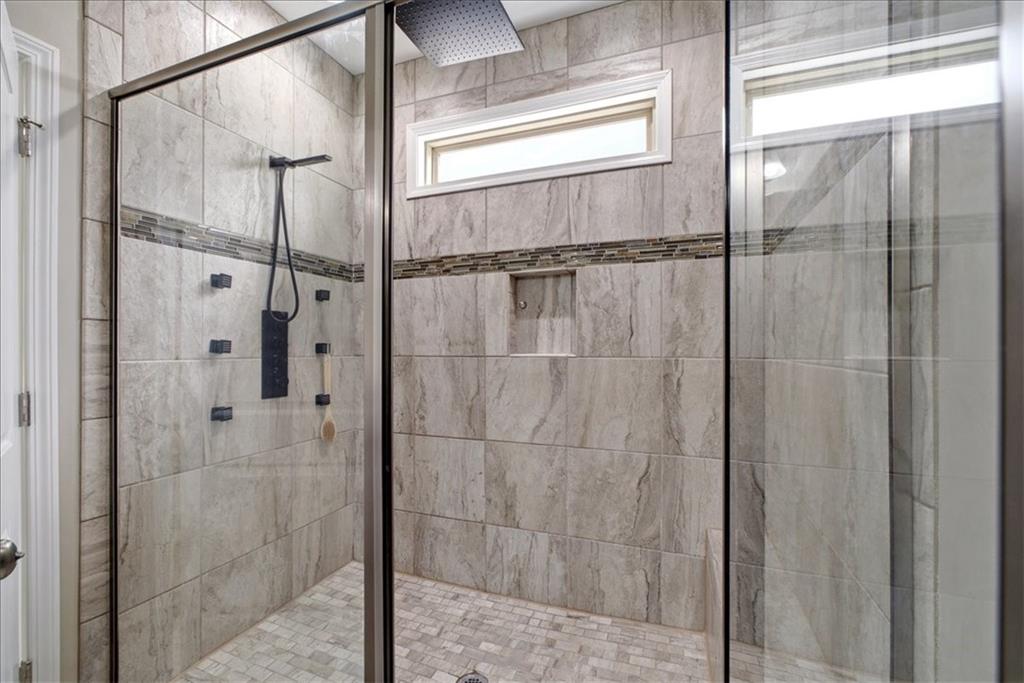 19 Pinoak Trail Cartersville, GA 30121 - Photo 25 of 55 a bathroom with a glass shower door