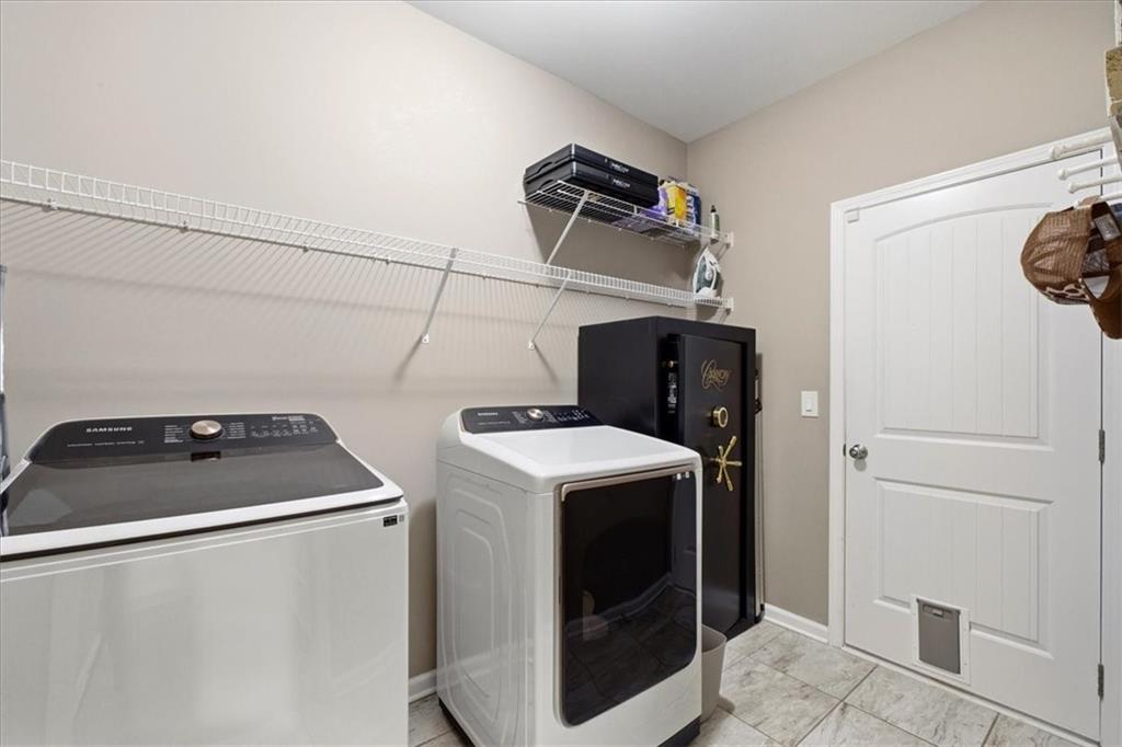 19 Pinoak Trail Cartersville, GA 30121 - Photo 10 of 55 a utility room with dryer and washer