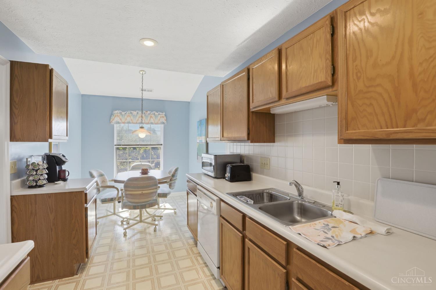 4341 Regency Ridge Court, Unit 304 Cincinnati, OH 45248 - Photo 11 of 40