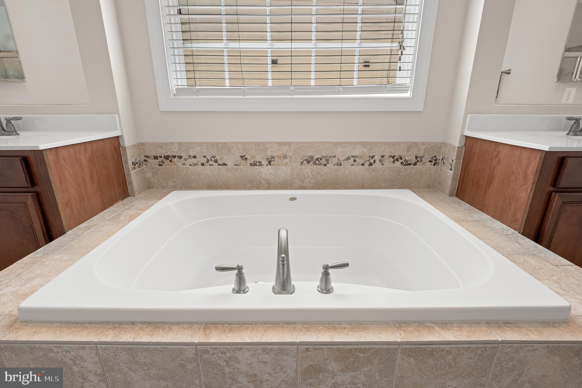 16862 Reef Knot Way Woodbridge, VA 22191 - Photo 50 of 99 a bath tub sitting in a bathroom next to a window