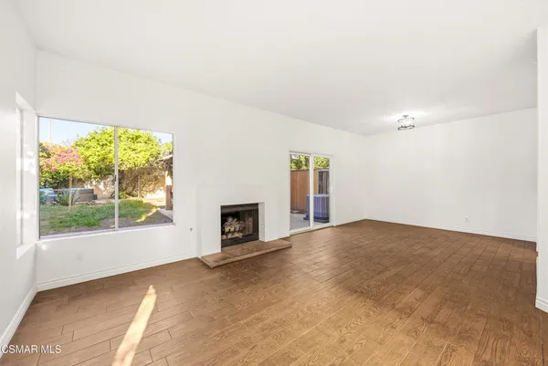 a view of empty room with floor to ceiling window and an outdoor view