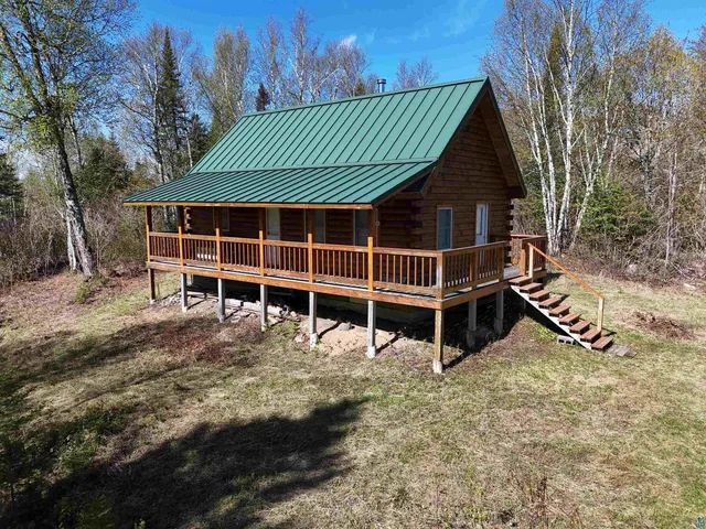 $289,000 | 1808 Tom Lake Road, Hovland, MN 55606