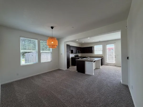 $2,250 | 7399 East Giavanna Avenue, Fresno, CA 93737