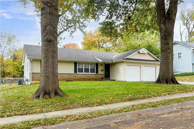 $230,000 | 806 Mohawk Avenue, Independence, MO 64056