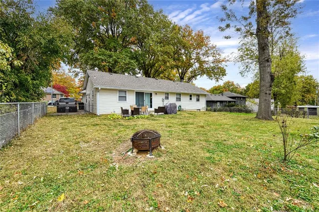 $230,000 | 806 Mohawk Avenue, Independence, MO 64056