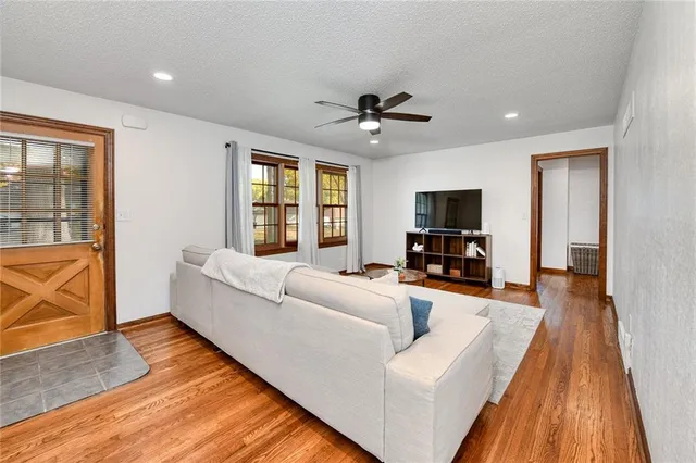 $230,000 | 806 Mohawk Avenue, Independence, MO 64056