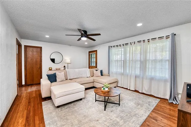 $230,000 | 806 Mohawk Avenue, Independence, MO 64056