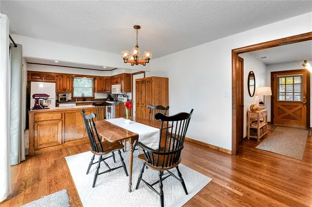 $230,000 | 806 Mohawk Avenue, Independence, MO 64056