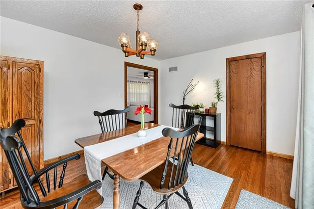 $230,000 | 806 Mohawk Avenue, Independence, MO 64056