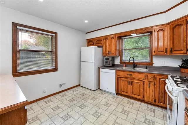 $230,000 | 806 Mohawk Avenue, Independence, MO 64056