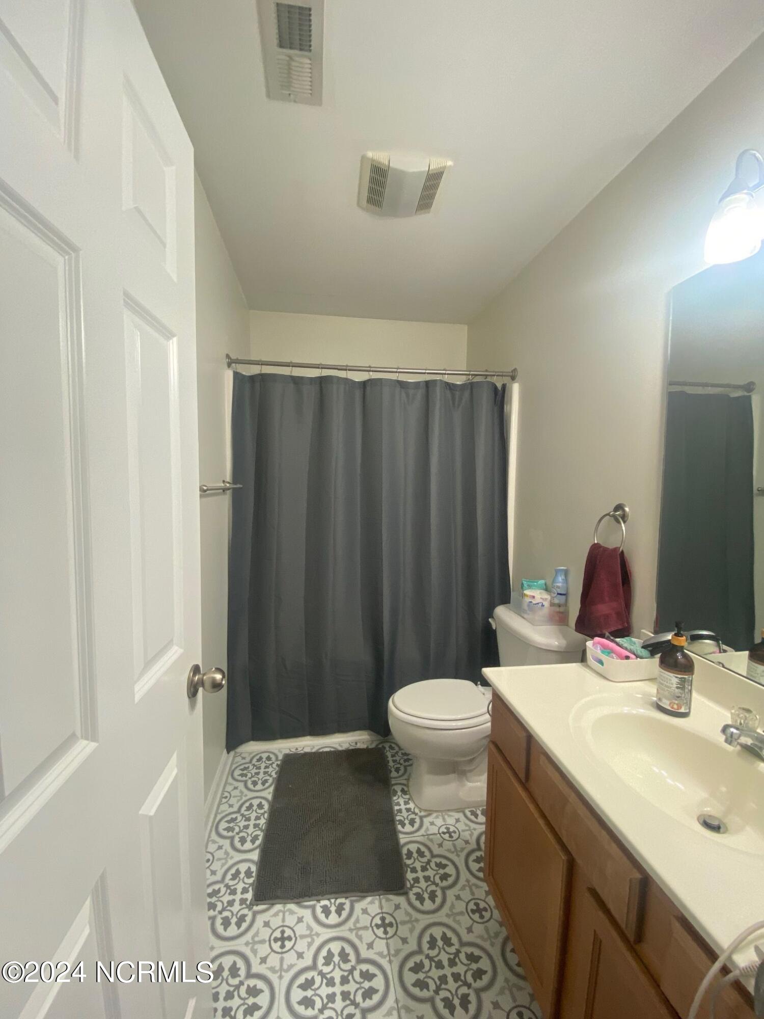 159 Crooked Run Drive New Bern, NC 28560 - Photo 13 of 18 Guest Bathroom_159