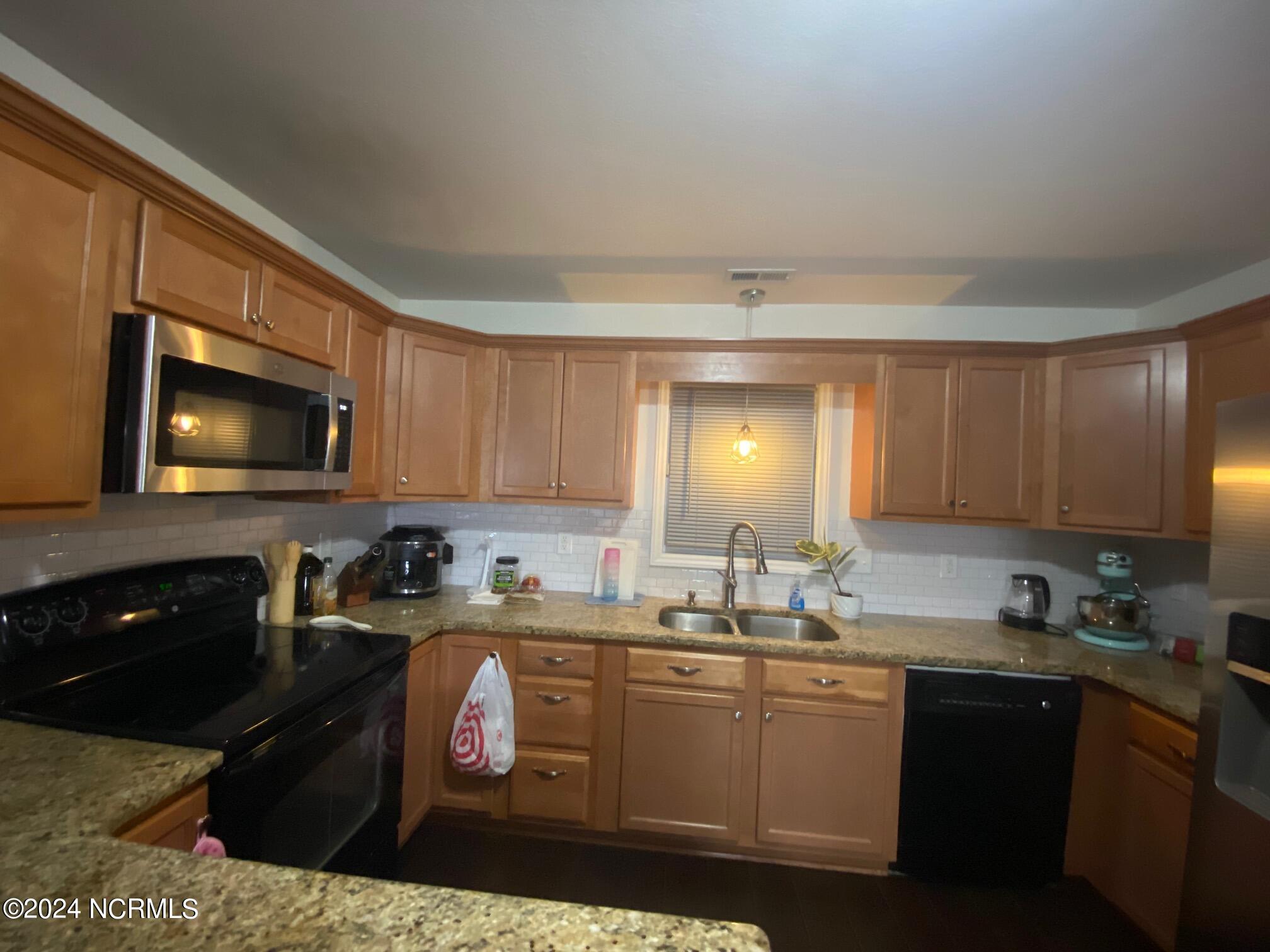 159 Crooked Run Drive New Bern, NC 28560 - Photo 10 of 18 Kitchen_159