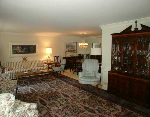 300 Fox Chapel Road, Unit 607 Pittsburgh, PA 15238 - Photo 7 of 8 Living Room.
