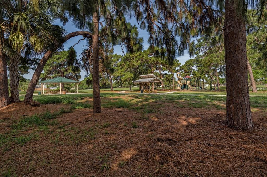 317 Hillview Road Venice, FL 34293 - Photo 37 of 69 Gallery Image 37